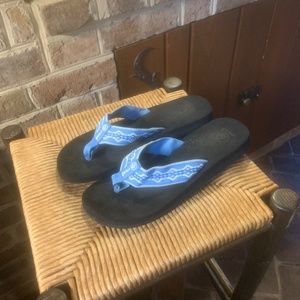 Reef women’s woven flip flops